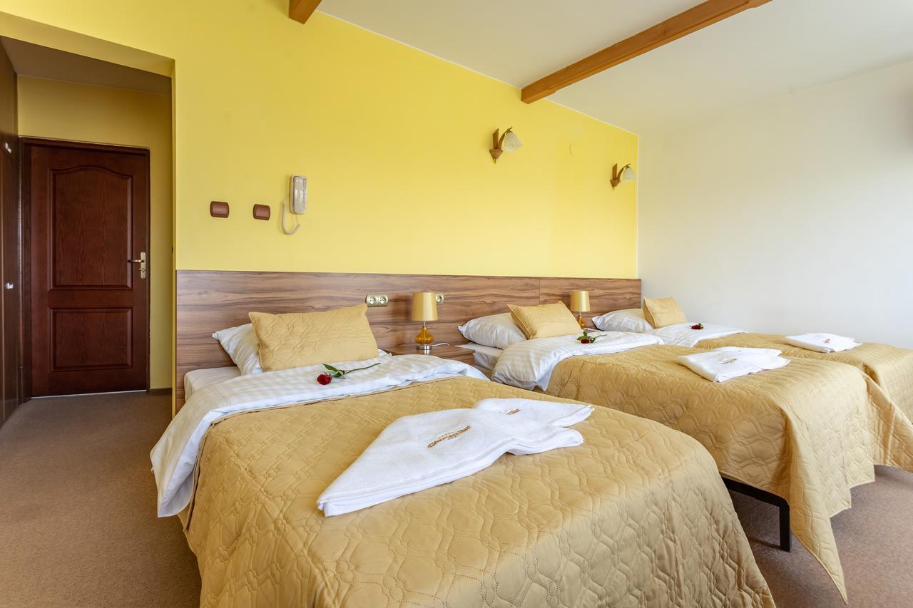 Hotel Goralski Raj ノヴィ・タルク エクステリア 写真