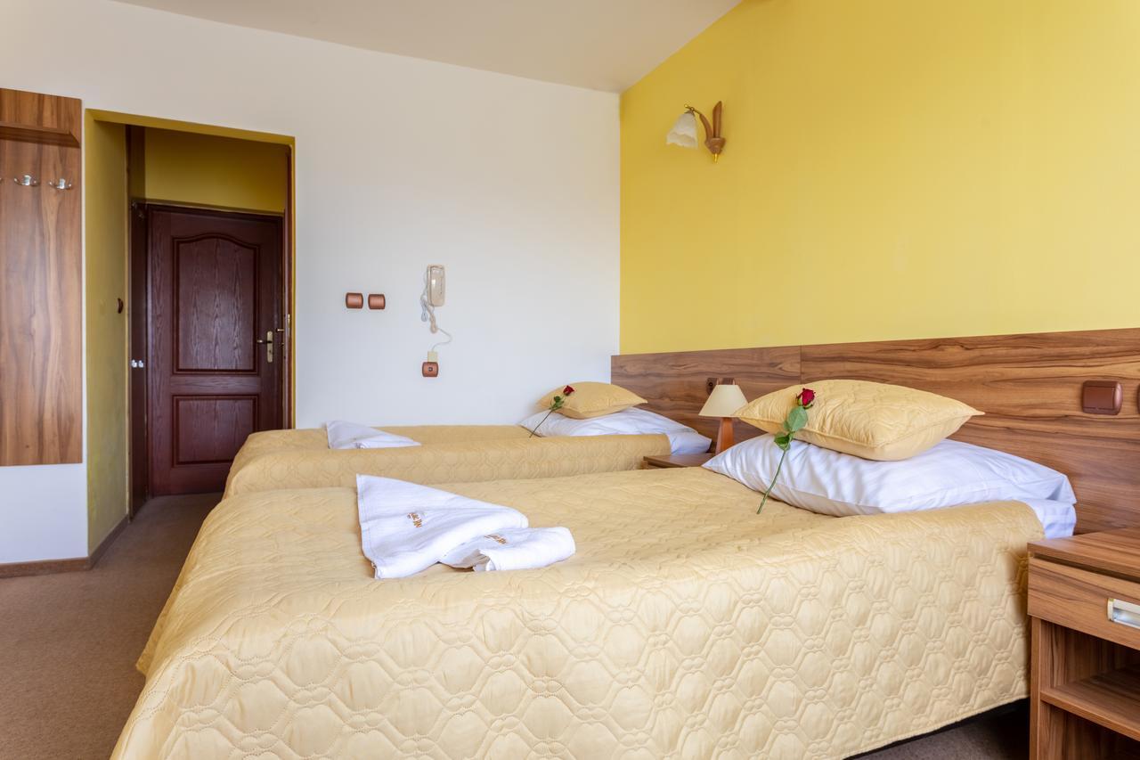 Hotel Goralski Raj ノヴィ・タルク エクステリア 写真