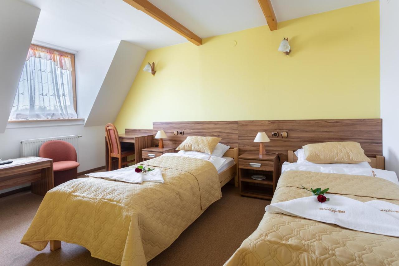 Hotel Goralski Raj ノヴィ・タルク エクステリア 写真