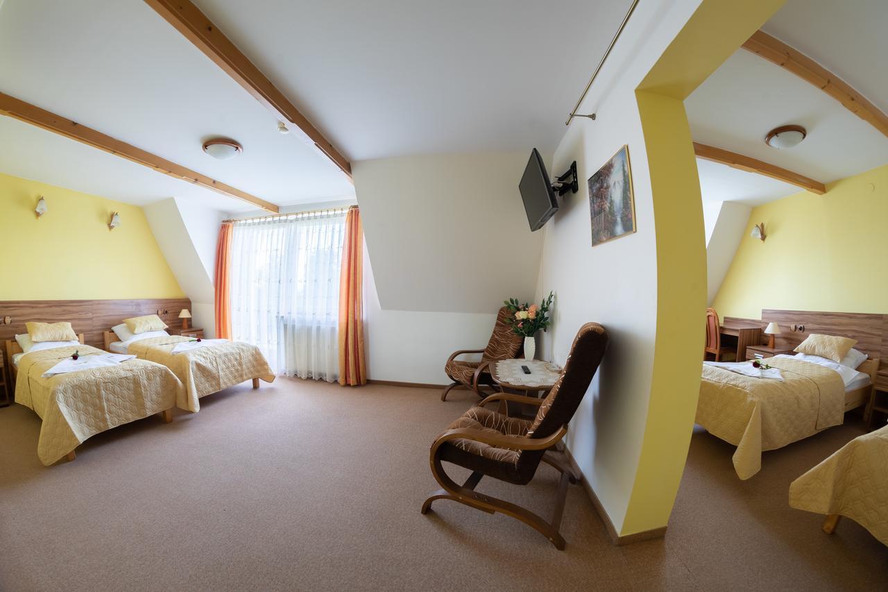 Hotel Goralski Raj ノヴィ・タルク エクステリア 写真