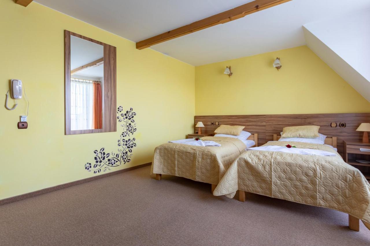 Hotel Goralski Raj ノヴィ・タルク エクステリア 写真