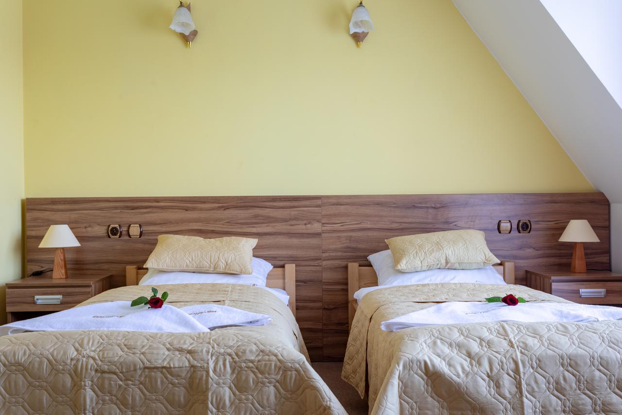 Hotel Goralski Raj ノヴィ・タルク エクステリア 写真